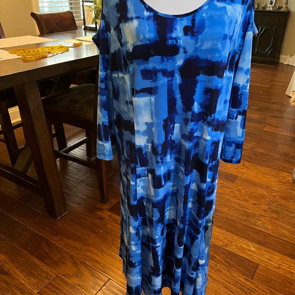 Susan Graver Cold Shoulder Liquid Knit Dress. 36”L Pit -Pit 17” BL 40 1/2”